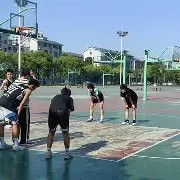 爱游戏体育-篮球比赛现场一球定胜负，球迷情绪高涨()