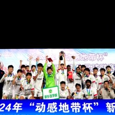 爱游戏体育-女子足球赛中，中国队斩获胜利进入下一轮()