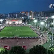 爱游戏官网-足球巅峰对决再上演，球员们全力以赴，赛场热血沸腾()