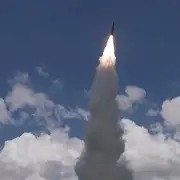 爱游戏体育-火箭一方全面发力，击败猛龙取得胜利()